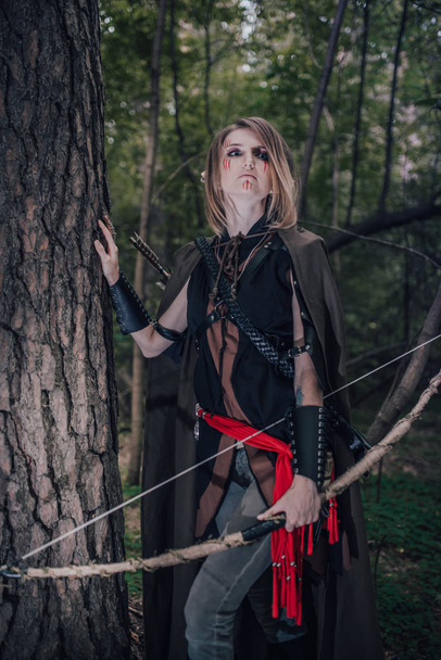 elf archer in the forest - Foto, afbeelding