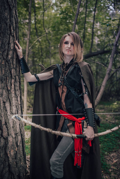 elf archer in the forest - Foto, afbeelding