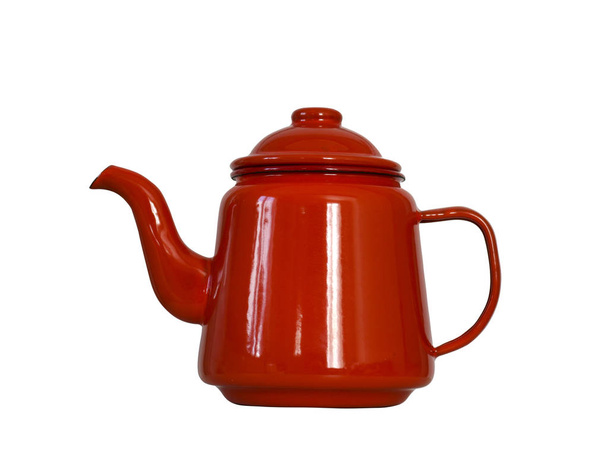 Червоний металевий чайник. Чайник на білому тлі
 - Фото, зображення