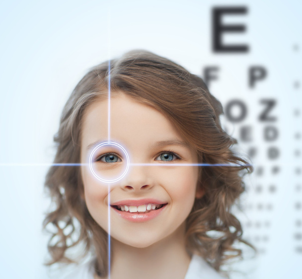 Girl with eyesight testing board - Fotoğraf, Görsel