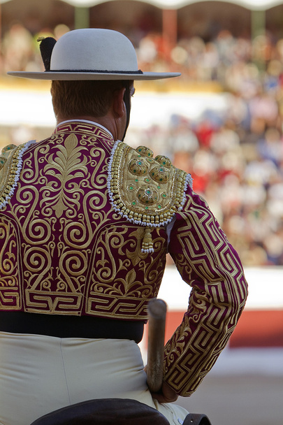A castoreño (the picador's rounded hat) hanging from the barrier during a bullfight - 写真・画像