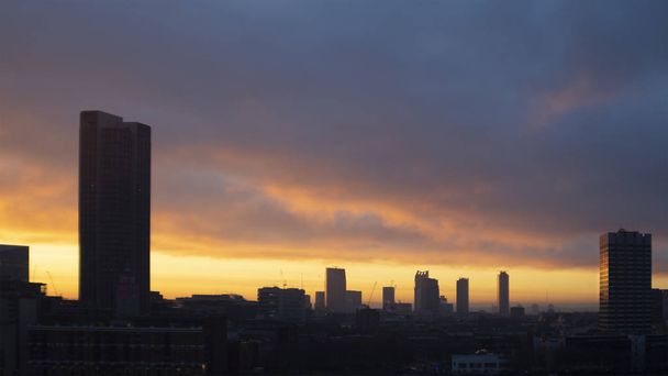 Epic αυγή τοπίο ανατολή τοπίο αστικό τοπίο πάνω από το Λονδίνο sykline πόλη l - Φωτογραφία, εικόνα