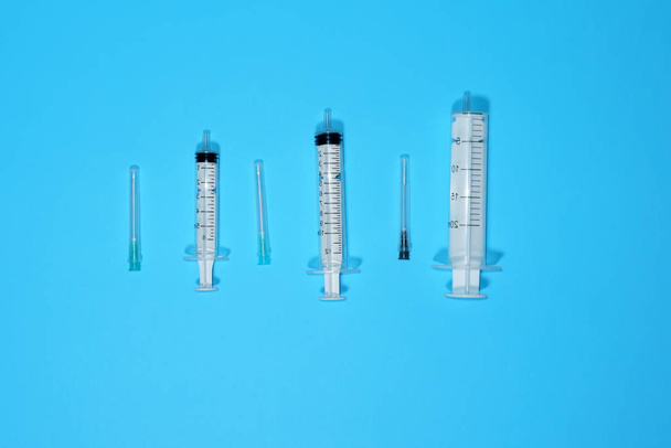 Syringes on a blue background medical concept, dosage of medication top view. place for copy space text, Flat lay - Fotografie, Obrázek