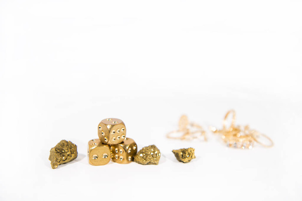 Φυσικό χαλαζία χρυσό Τιτανίου Agate κρύσταλλο Cluster Bare. Δείγματα ορυκτών ακατέργαστων λίθων - Φωτογραφία, εικόνα