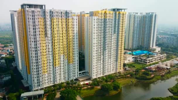 Bekasi merkez iş bölgesinde bir İHA 'dan modern apartman manzarası. 2.7 K Çözünürlük Videosu - Video, Çekim