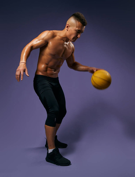 professional basketball player training at gym - Foto, Imagem