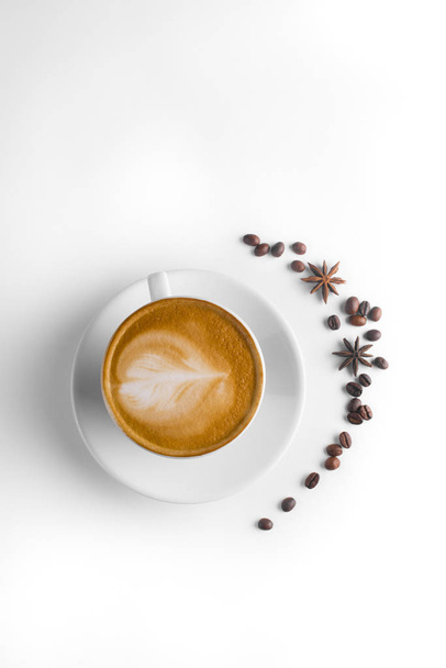 Coffee and grains of coffee on a white background. cappuccino co - Foto, Imagen