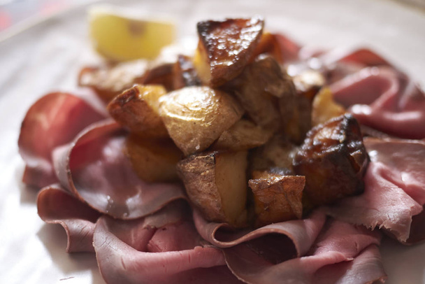 Roast beef slices with roasted potatoes - Photo, Image