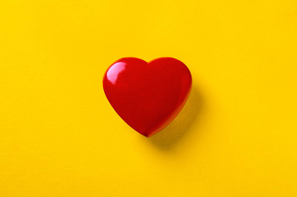 red heart on a yellow background - Foto, imagen