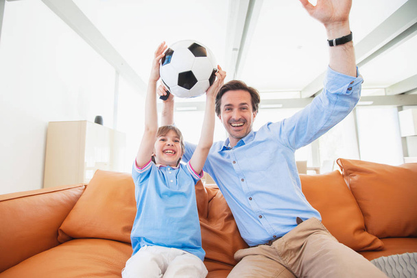 Father and son watching soccer - Fotoğraf, Görsel