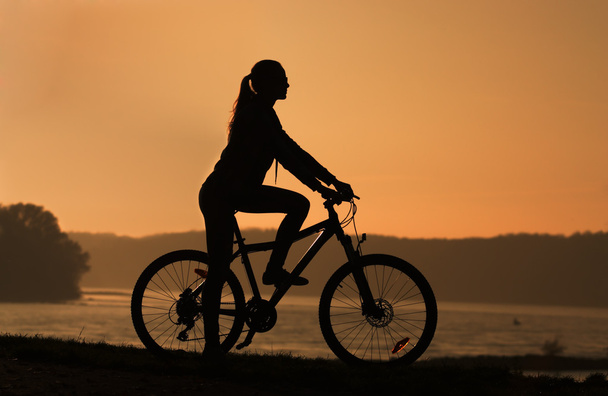Silhouette eines Fahrrads - Foto, Bild