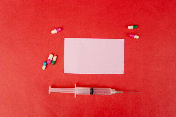 Syringe and capsules around transparent label - Foto, Imagen