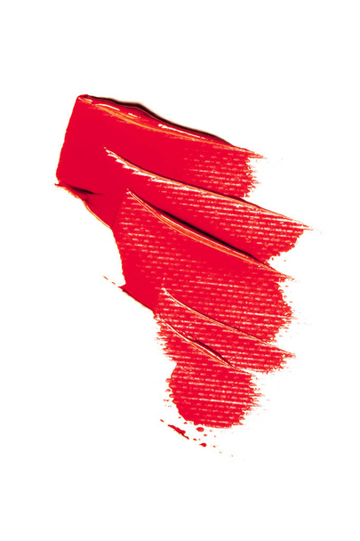 Hermosa foto de lápiz labial rojo, textura de lápiz labial rojo sobre un fondo blanco
. - Foto, imagen