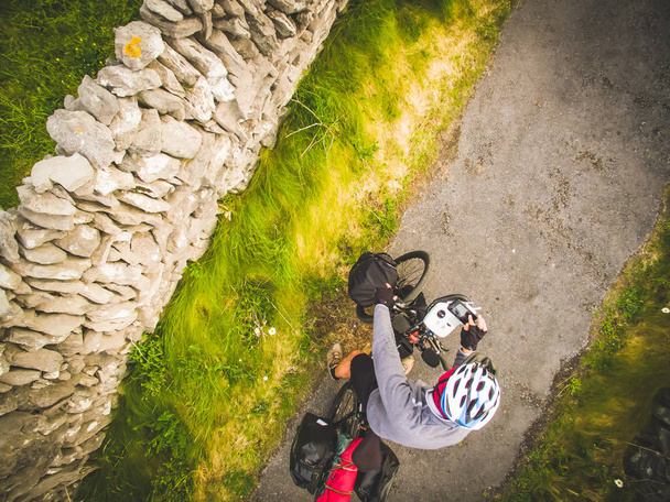 Polkupyörän kiertue drone luonnonkauniissa paikoissa
 - Valokuva, kuva