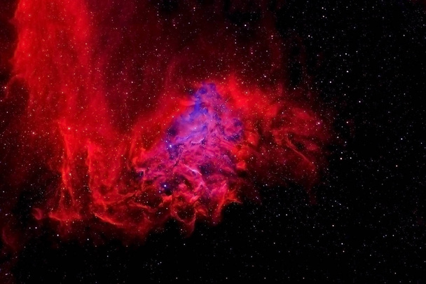 深い空間にある赤い銀河。この画像の要素はNASAによって提供されました。. - 写真・画像