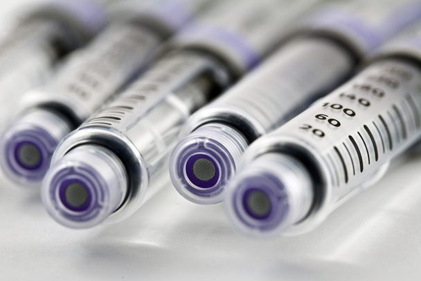Agulha ou caneta para injecção de insulina para utilização por diabéticos
 - Foto, Imagem