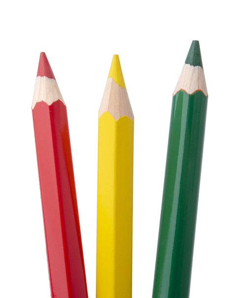 ołówki wielobarwne izolowane na białym - Zdjęcie, obraz