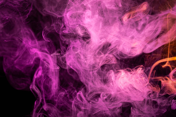 Motif, Neon rose et orange fumée dans le sur un fond sombre isolé. Contexte de la fumée du robinet
 - Photo, image
