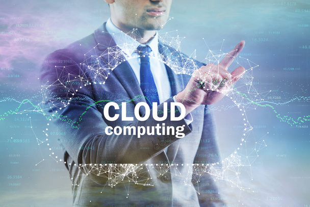 Concepto de computación en nube con botones de mujer
 - Foto, imagen