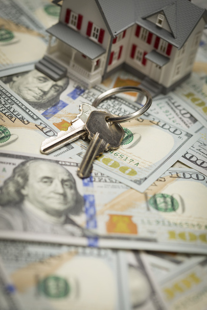 House and Keys on Newly Designed One Hundred Dollar Bills - Photo, Image