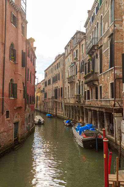 Venice, Italy. Rio dei S. S. Apostoli canal with boats - Fotoğraf, Görsel