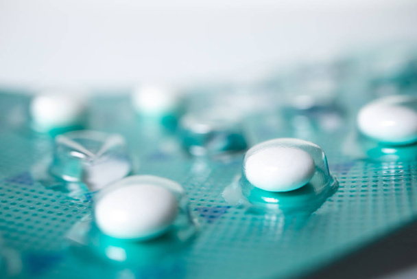 Pillole anticoncezionali in blister, primo piano. Sanità e medicina
 - Foto, immagini