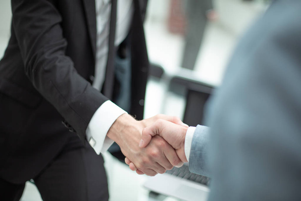 handshake of business people in the office background - Foto, immagini