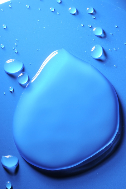 Niebieskie krople wody - Zdjęcie, obraz