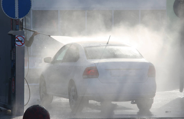 Car in spray of water at a self-service car wash - Φωτογραφία, εικόνα