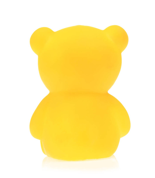 Пластиковые игрушки животных медведя изолированы на белом фоне
 - Фото, изображение