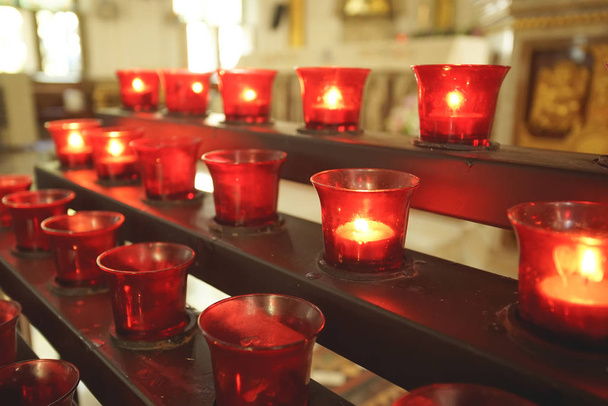 Držák svíčky v kostele svatého růžence také známý jako Kalawar kostel - Fotografie, Obrázek