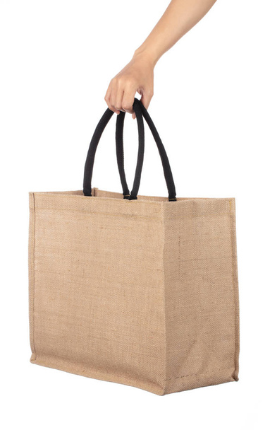 Рука тримає плечові сумки Модні конопляні сумки ізольовані на білому б
 - Фото, зображення