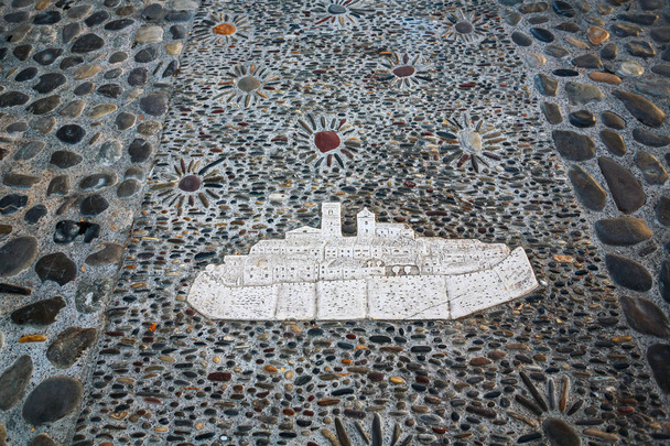 Mosaico artístico de la ciudad
 - Foto, imagen