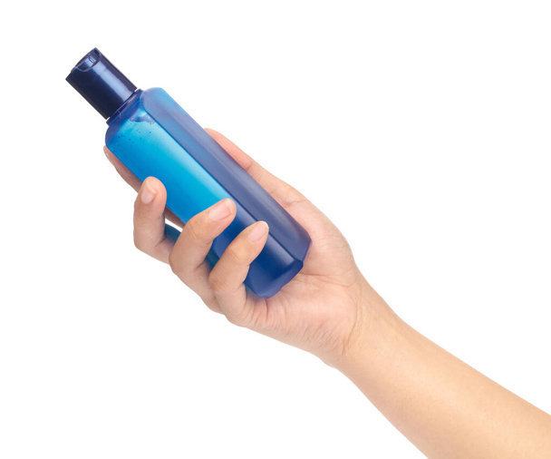 mano sosteniendo un producto cosmético botella para el cuidado de la piel aislado en
  - Foto, Imagen