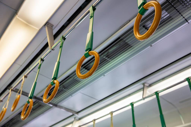 地下鉄の車内電車の中でハンドルに手すり - 写真・画像