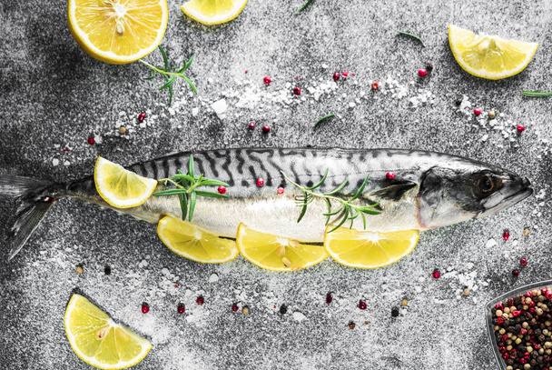 Fish with lemon, close up - 写真・画像