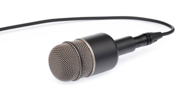 Un microphone à condensateur isolé sur fond blanc. - Photo, image