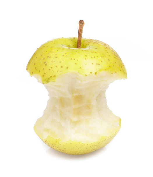 mordida de maçã japonesa isolada no fundo branco - Foto, Imagem