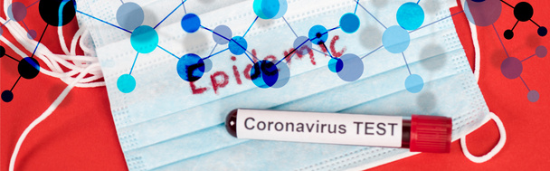 panoramische opname van monster met coronavirustest in de buurt van beschermende medische maskers met epidemische belettering en illustratie op rood  - Foto, afbeelding