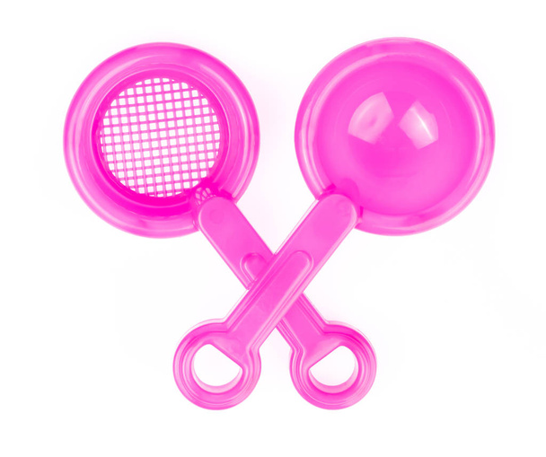 Giocattolo di plastica rosa pala isolato su un dorso bianco
 - Foto, immagini