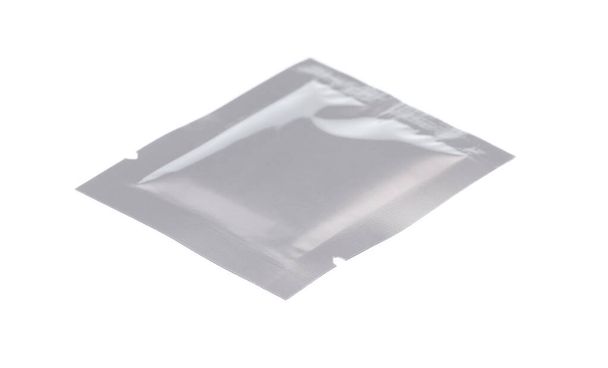 Limpieza de la tableta húmeda en paquete aislado sobre fondo blanco
 - Foto, imagen