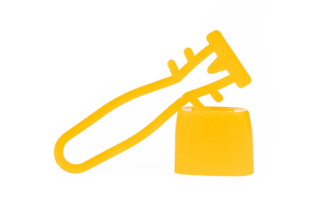 Κίτρινη πλαστική κλειδαριά για σάκο ματιών που απομονώνεται σε λευκό φόντο. - Φωτογραφία, εικόνα