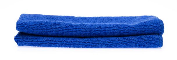 Блакитні рушники ізольовані на білому тлі
. - Фото, зображення
