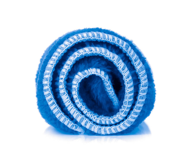 Niebieskie chusteczki mikrofibry izolowane na białym tle - Zdjęcie, obraz