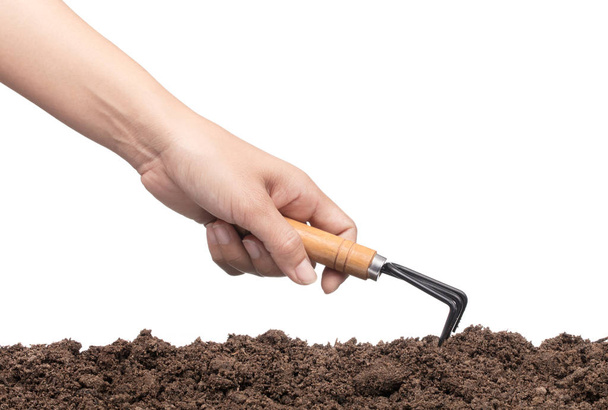 вручную копать почву грабли изолированы на белом фоне - Фото, изображение