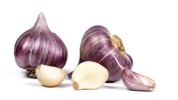 Organic garlic on white background - Foto, Imagen