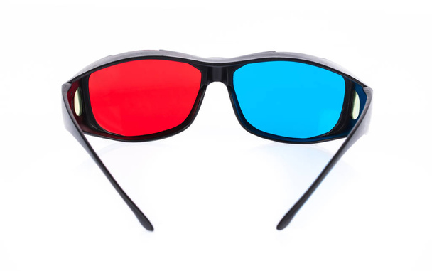 Beyaz arkaplanda izole edilmiş 3D gözlükler - - Fotoğraf, Görsel