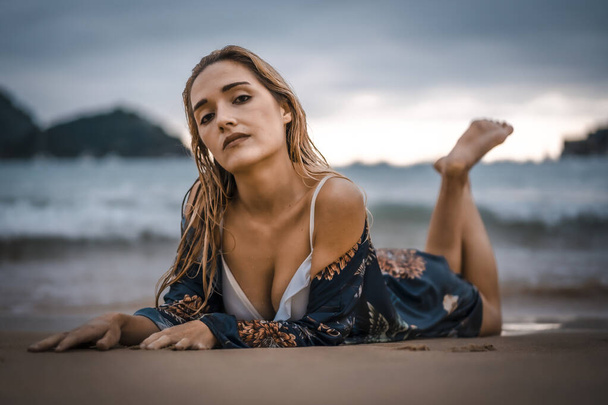  portrait of beautiful young woman in bikini at sea shore - Foto, immagini