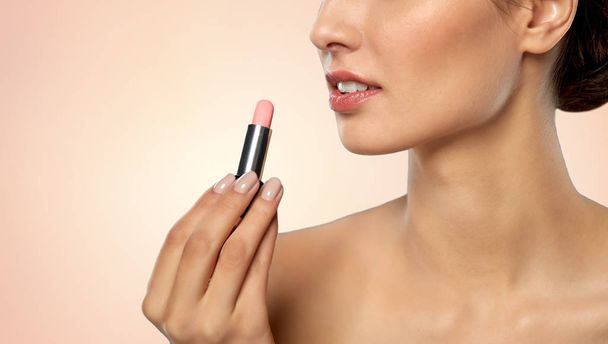 beautiful smiling young woman with pink lipstick - Valokuva, kuva
