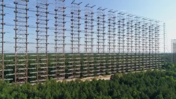 Luchtfoto van het radarstation Duga bij Tsjernobyl-2 - Video